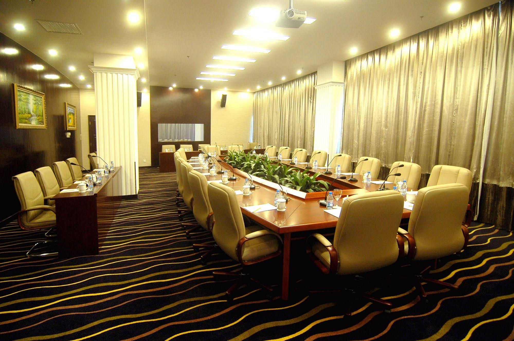 Weilai Conifer Hotel Женгжо Екстериор снимка